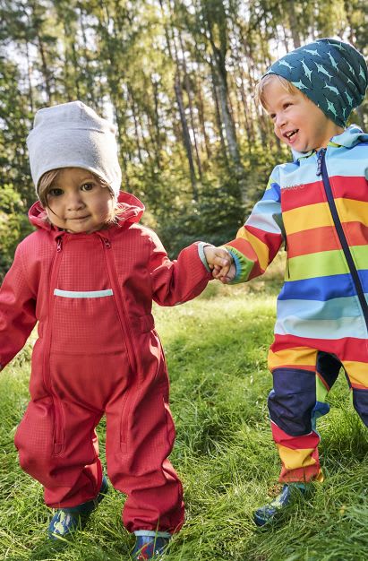 Unternehmungen mit Kindern: Auch Kleinkinder sind bereits Feuer und Flamme Unternehmungen mit Kindern: Kleinkinder beim Wandern