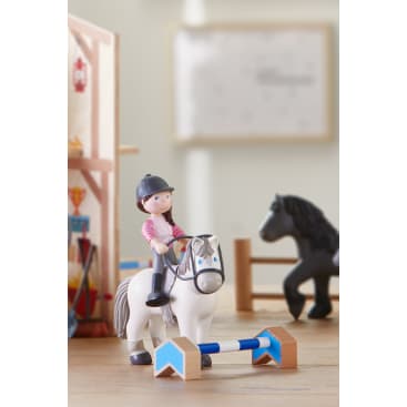 Little Friends – Reiterin Sanya und Pferd Saphira