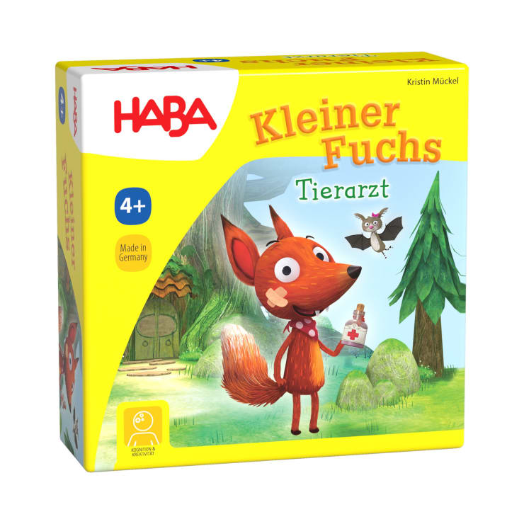 Eine gelbe Schachtel für das Spiel Kleiner Fuchs Tierarzt von HABA, die einen Fuchs mit Verband und eine Fledermaus mit bandagiertem Flügel vor einem Waldhintergrund zeigt. Auf der Schachtel steht, dass es für Kinder ab 4 Jahren geeignet ist.