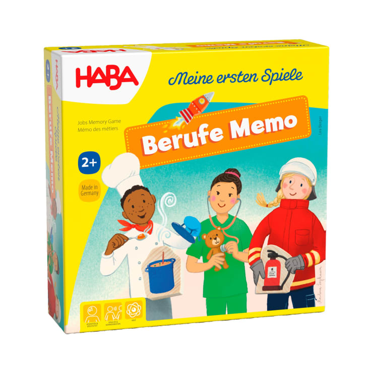 Eine gelbe Schachtel für das HABA-Spiel Berufe Memo zeigt Cartoon-Illustrationen eines Kochs, eines Tierarztes, der einen Welpen hält, und eines Feuerwehrmanns. Auf der Schachtel steht, dass das Spiel für Kinder ab 2 Jahren geeignet ist und in Deutschland hergestellt wird.