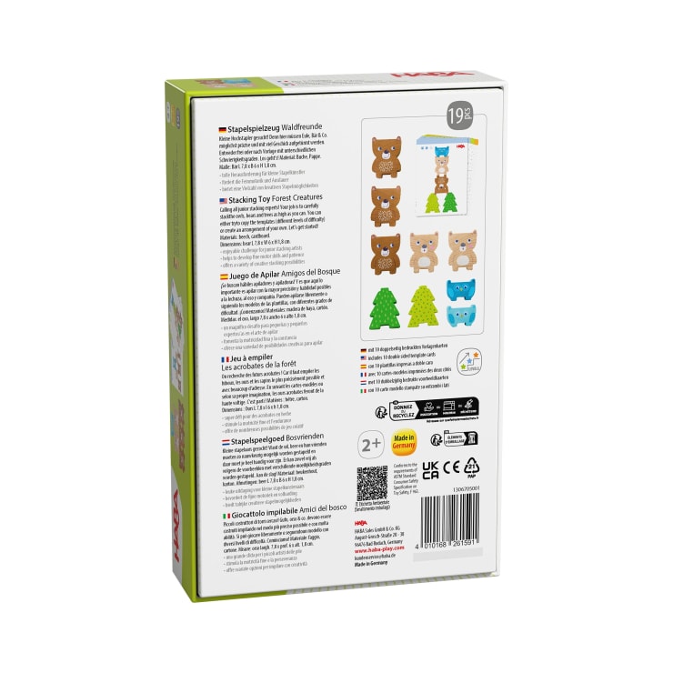 Auf der Rückseite einer Spielzeugkiste sind stapelbare Holzfiguren in Form von Bären und Bäumen, Produktinformationen in mehreren Sprachen, Symbole, die auf die Eignung ab 2 Jahren hinweisen, sowie Zertifizierungslogos abgebildet.