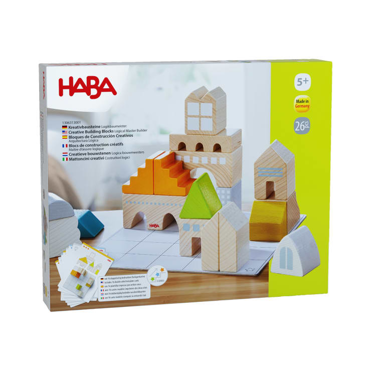 Eine Box mit HABA-Bausteinen für Kinder ab 5 Jahren. Die Schachtel zeigt Holzklötze in verschiedenen Formen und Farben, die als Strukturen angeordnet sind. Das Set enthält 26 Teile und ist mit "Made in Germany" beschriftet.