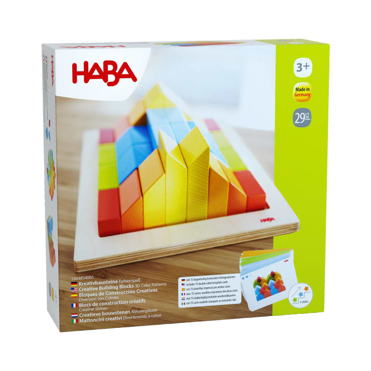 Eine Schachtel mit HABA-Kreativ-Bausteinen, die bunte Holzklötze in geometrischen Mustern auf einem Holzsockel zeigen. Die Schachtel ist für Kinder ab 3 Jahren geeignet und trägt die Aufschrift "Made in Germany".
