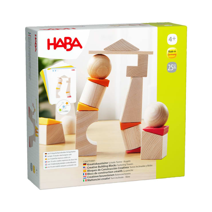 Eine Schachtel HABA-Kreativ-Bausteine Tangram-Set für Kinder ab 4 Jahren mit Holzbausteinen in verschiedenen Formen und Farben, mit Produktbild und Informationen auf der Verpackung.