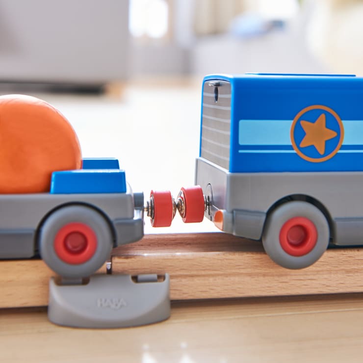 Kullerbü – Batterie-LKW mit Anhänger