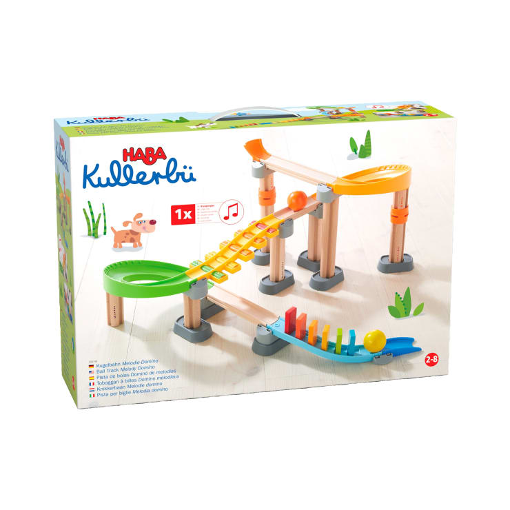 Schachtel eines HABA-Kullerbü-Murmelbahn-Sets mit einer illustrierten Abbildung des zusammengebauten Spielzeugs mit Bahnen, Rampen und einem Xylophon-Detail; empfohlen für 2-8 Jahre; die Verpackung enthält den Produktnamen und einen Cartoon-Hirsch.