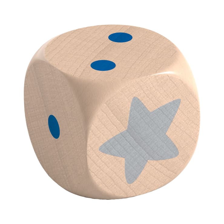 Ein hölzerner Würfel mit drei blauen Punkten auf drei Seiten, einem pro Seite, und einem großen grauen Stern auf einer Seite.
