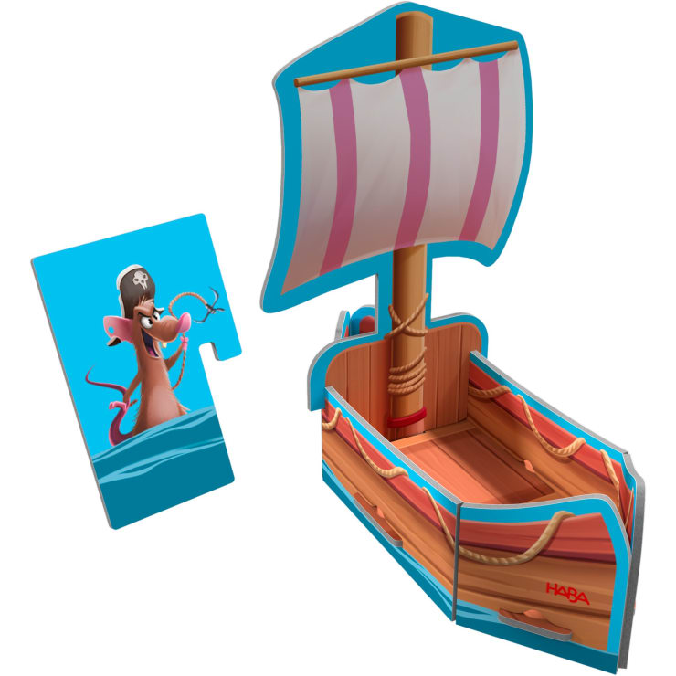 Karte mit einer Cartoon-Piratenratte mit Augenklappe neben einem kleinen, farbenfrohen Piratenschiff aus Holz mit gestreiftem Segel und aufgemalten Seildetails. Das Schiff trägt den Markennamen HABA auf der Seite.