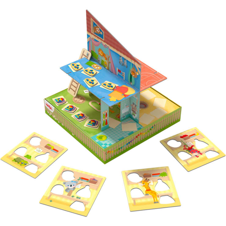 Ein farbenfrohes Brettspiel für Kinder mit einem zweistöckigen Haus mit Tierillustrationen, vier quadratischen Spielsteinen mit Tierausschnitten und einer kleinen, am Haus befestigten Leiter. Die Komponenten sind übersichtlich um die Schachtel herum angeordnet.