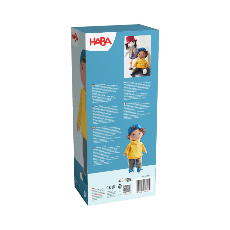 Auf der Rückseite einer HABA-Spielzeugschachtel sind Bilder einer Puppe mit gelber Jacke und blauem Hut, Produktinformationen in mehreren Sprachen sowie Marken- und Barcodedaten am unteren Rand abgebildet.