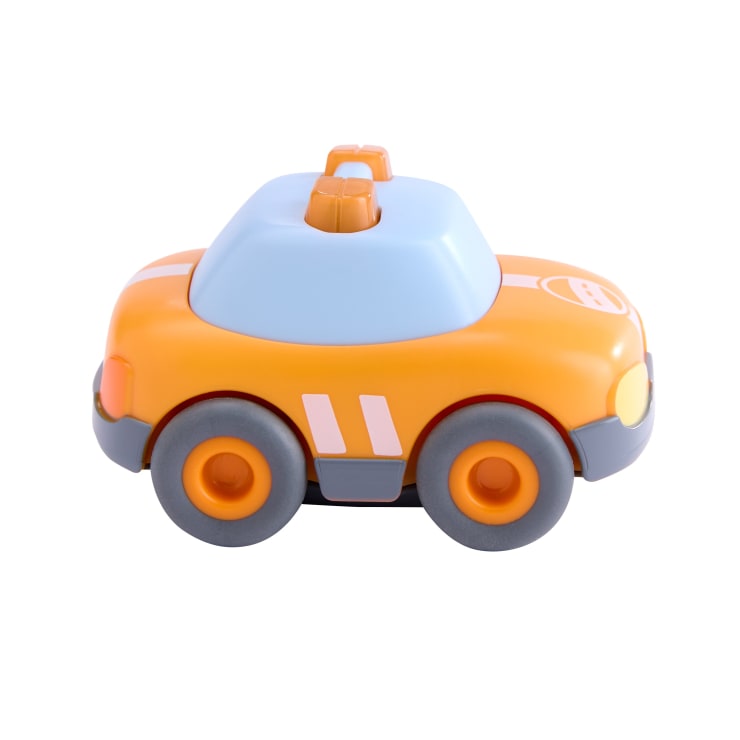 Ein kleines Spielzeugauto mit orangefarbener und hellblauer Karosserie, grauen Rädern und einem weißen Streifenmuster an der Seite, dargestellt vor einem schlichten weißen Hintergrund.