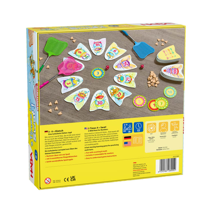 Die Rückseite einer HABA-Spielschachtel zeigt Karten in Form von Fliegen mit Zahlen, Fliegenklatschen, Holzteile und eine Anleitung. Auf der Unterseite sind Spieldetails und Altersempfehlungen aufgedruckt, außerdem Logos und Strichcodes.