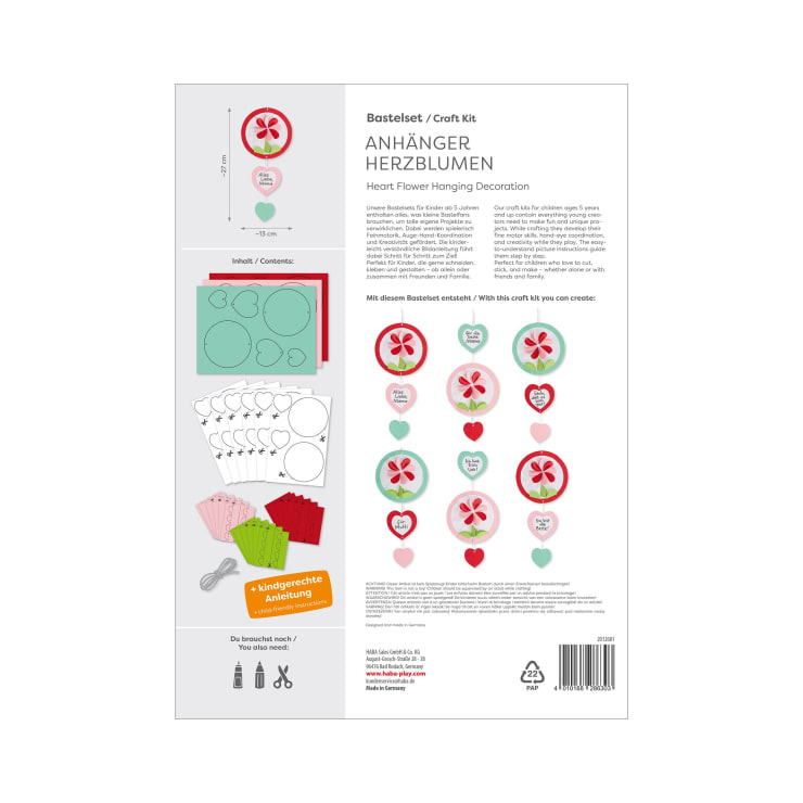 Die Abbildung zeigt die Rückseite eines Bastelsets für hängende Herzblumen-Dekorationen. Sie zeigt den Inhalt der Bastelpackung, illustrierte Hängedekorationen, schriftliche Anleitungen in Deutsch und Englisch und Abbildungen von Bastelmaterial.