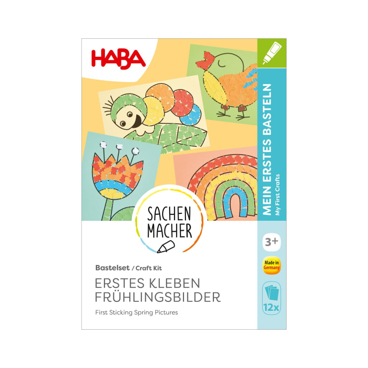Eine Bastelbox mit der Aufschrift Sachenmacher von HABA mit bunten frühlingshaften Klebebildern von einem Vogel, einer Schnecke und einem Regenbogen. Die Box ist für Kinder ab 3 Jahren geeignet und enthält eine Anleitung in Deutsch und Englisch.