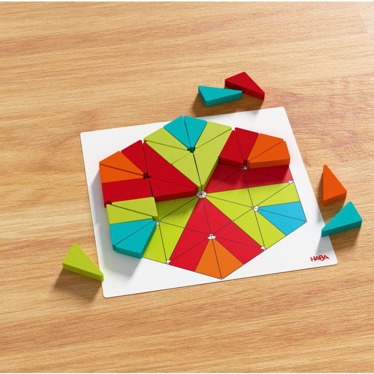 Mosaic triangles arranging game