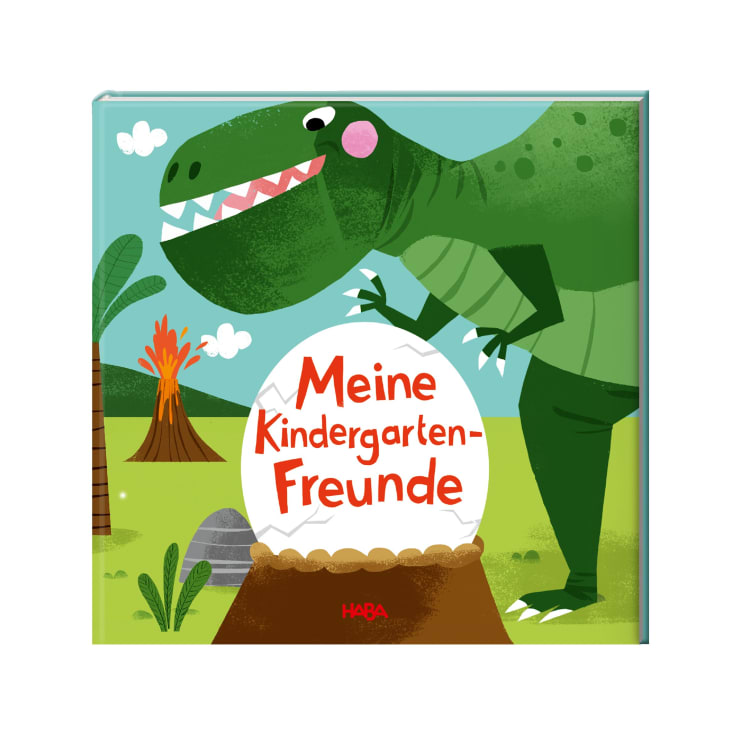 Ein Kinderbuch-Cover, das einen lächelnden grünen Dinosaurier neben einem weißen Ei zeigt, auf dem "Meine Kindergarten-Freunde" steht. Im Hintergrund sind ein Vulkan und Grünpflanzen zu sehen. Das HABA-Logo erscheint am unteren Rand.