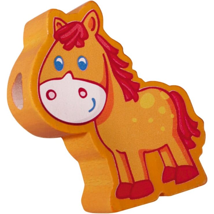 Ein hölzerner Spielzeugblock, geformt und bemalt wie ein Cartoon-Pferd mit orangefarbenem Körper, roter Mähne und Schweif, gelben Flecken, blauen Augen und einer weißen Schnauze mit blauem Lächeln.