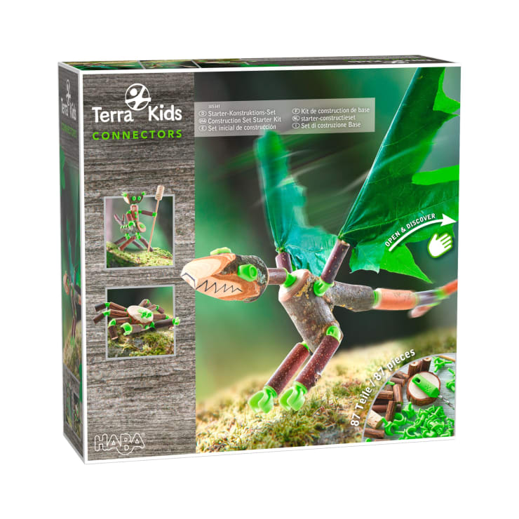 Gezeigt wird eine Schachtel mit Terra Kids Connectors von HABA. Die Schachtel zeigt ein Dinosauriermodell aus Holz und Kunststoff mit grünen Flügeln und enthält Bilder von anderen möglichen Kreationen. Das Set enthält 87 Teile zum Bau verschiedener Figuren.
