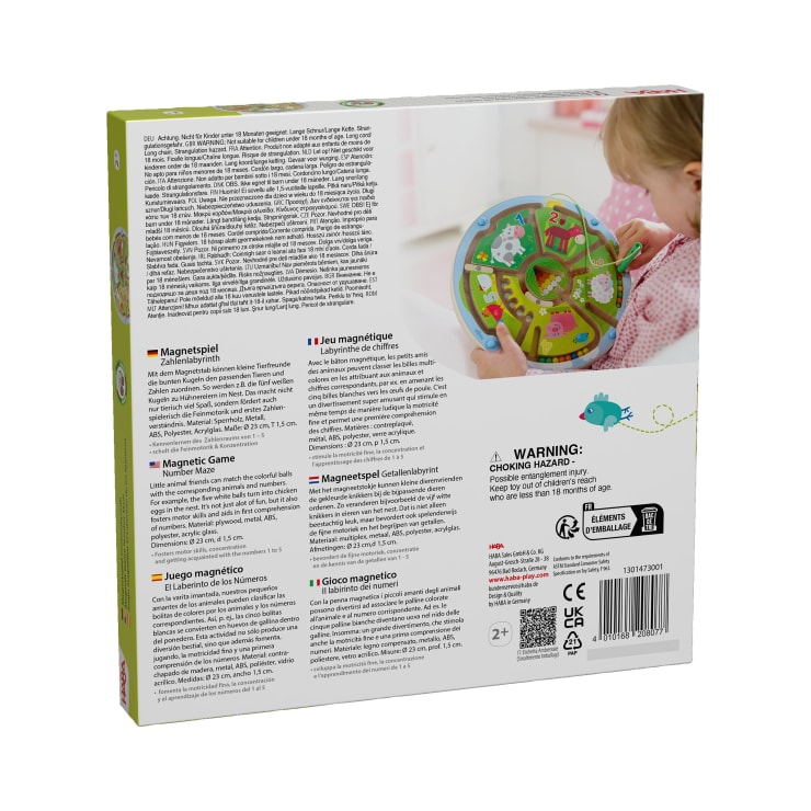 Auf der Rückseite einer Spielzeugkiste sind Sicherheitswarnungen, Produktinformationen in mehreren Sprachen, Recyclingsymbole und das Bild eines Kindes abgebildet, das mit einem magnetischen Spiel mit einer bunten Tafel und magnetischen Teilen spielt.