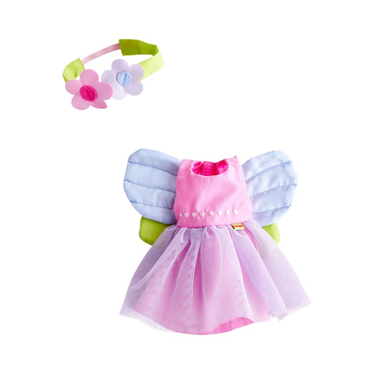 Ein rosafarbenes und lilafarbenes Puppenkleid mit blauen, flügelartigen Ärmeln, einem Tüllrock und Perlendetails, abgebildet mit einem passenden Stirnband, das mit grünen und rosa Filzblumen verziert ist.