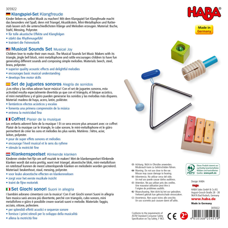 Ein Produktinformationsblatt für das HABA Musikalische Klänge Set zeigt Bilder eines Holzschlegels, eines Guiro-Blocks, einer Triangel mit Schlägel und eines Holzxylophons. Textbeschreibungen erscheinen in mehreren Sprachen.