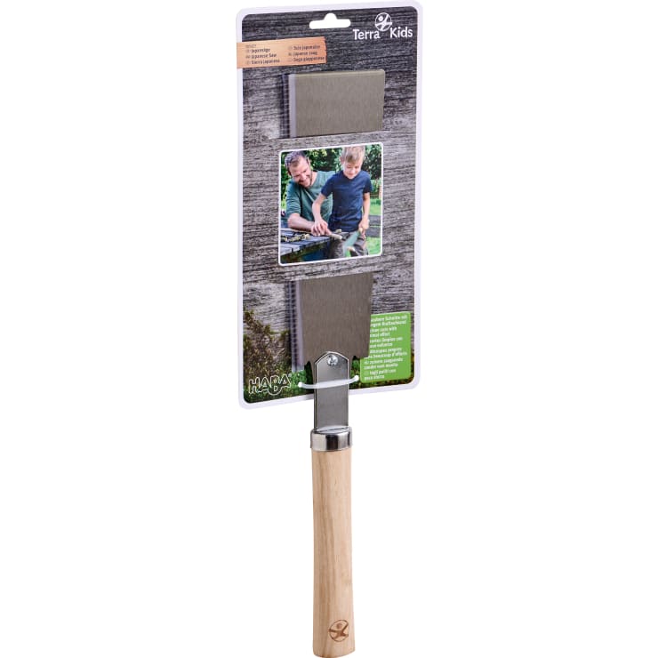 Auf der Verpackung ist eine Handsäge im japanischen Stil mit einem Holzgriff angebracht. Die Verpackung zeigt ein Foto von zwei Kindern, die im Freien Holz sägen, und enthält Produktinformationen in mehreren Sprachen.