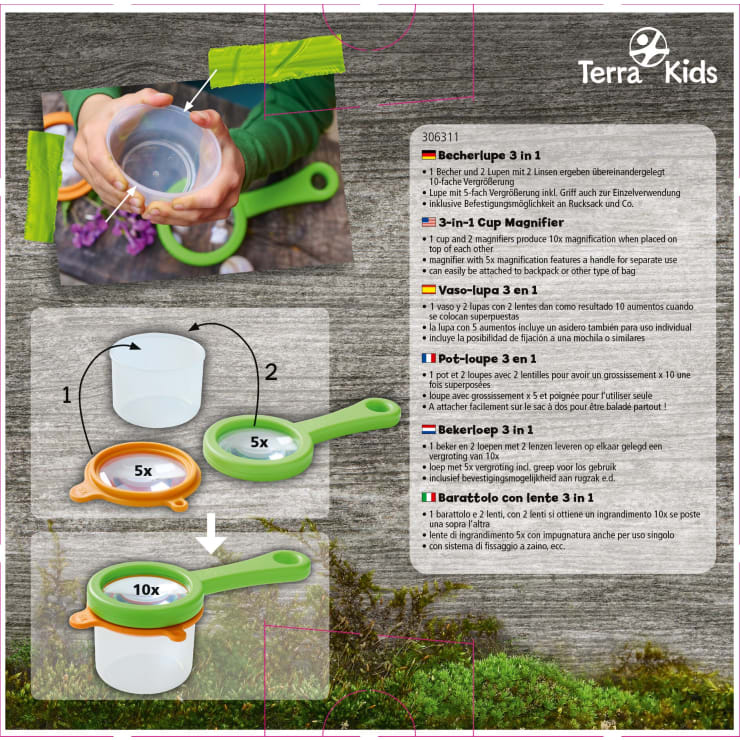 Gebrauchsanweisung für die Terra Kids 3-in-1-Becherlupe, mit Fotos der Lupe im Gebrauch, Montageschritten, Produktteilen und Beschreibungen in mehreren Sprachen, alles vor einem Hintergrund aus Holz und Gras.