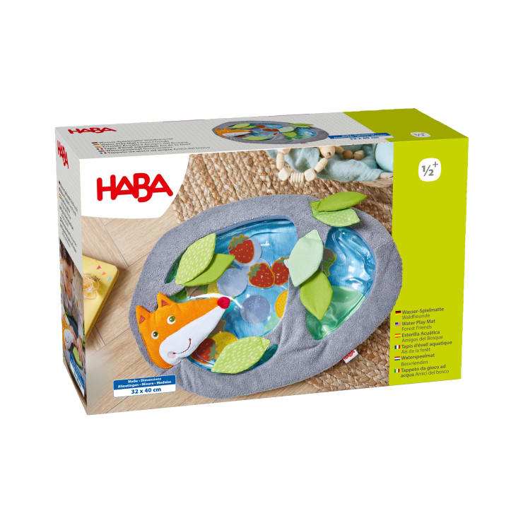 Eine Schachtel mit einer HABA-Wasserspielmatte für Babys ab ½ Jahr, die einen Fuchs, Blätter und Wasserelemente zeigt. Die Schachtel zeigt das Produkt, die Abmessungen (21 x 40 cm) und Informationen in mehreren Sprachen.