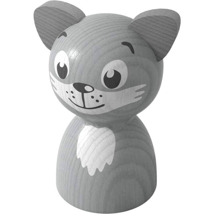 Eine hellgrau bemalte Holzfigur mit weißer Brust, einem Katzengesicht mit schwarzen Augen, Schnurrhaaren und Nase sowie zwei spitzen grauen Ohren an der Spitze.