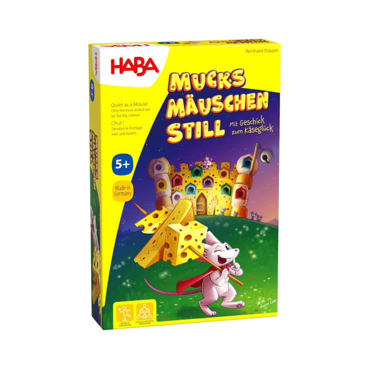Eine Schachtel des Brettspiels Mucks Mäuschen Still von HABA, mit farbenfrohen Grafiken einer lächelnden Maus, die ein Stück Käse vor einem Gebäude trägt, für Kinder ab 5 Jahren, mit Text in Deutsch und Englisch.