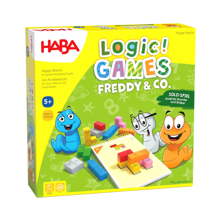 Eine gelbe Schachtel von HABAs "Logic! Games Freddy & Co." mit Cartoon-Würmern, bunten Puzzleteilen und einem Spielbrett mit einem Musterpuzzle. Das Spiel ist für Kinder ab 5 Jahren geeignet und enthält 60 Logikaufgaben.