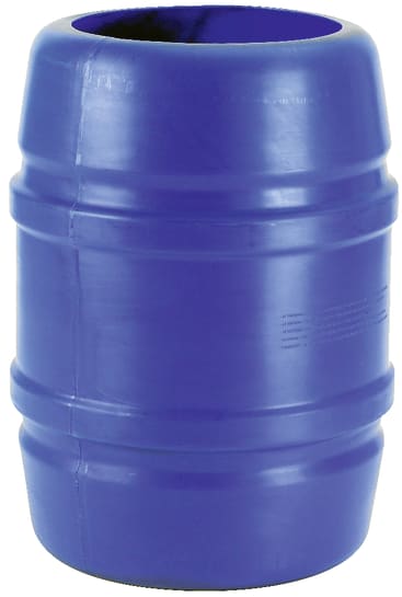 Ein großes, zylindrisches, blaues Kunststofffass mit einer breiten Öffnung an der Oberseite, glatter Oberfläche und horizontalen Rillen in der Mitte.