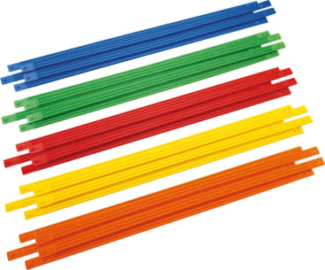 Fünf Sätze von Kunststoffstreifen in verschiedenen Farben - blau, grün, rot, gelb und orange - sind in parallelen Reihen auf einem weißen Hintergrund angeordnet. Jedes Set enthält fünf identische Streifen.