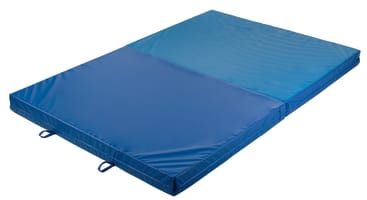 Eine rechteckige blaue Gymnastikmatte in zwei Blautönen mit abgesteppten Kanten und Stoffgriffen an den Seiten liegt flach auf einem weißen Hintergrund.