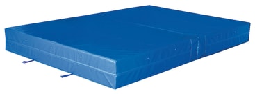 Eine große, rechteckige blaue Gymnastikmatte mit Vinylbezug und sichtbaren Nähten, die flach auf einem weißen Hintergrund liegt. Die Matte hat Tragegriffe an den Seiten.