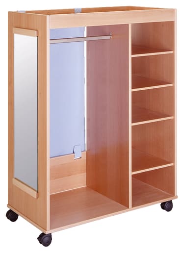 Rollbarer Kleiderschrank aus Holz mit Kleiderstange, mehreren offenen Fächern auf der rechten Seite, einem großen offenen Fach auf der linken Seite, einem Seitenspiegel und vier schwarzen Laufrollen am Sockel.