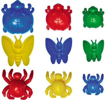 Neun Plastikspielzeugkäfer in einem 3x3-Raster: drei Marienkäfer (blau, rot, grün) in der oberen Reihe, drei Schmetterlinge (gelb, blau, grün) in der Mitte und drei Spinnen (rot, gelb, blau) in der unteren Reihe.
