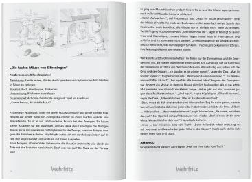 Eine Schwarz-Weiß-Abbildung eines aufgeschlagenen Buches. Die linke Seite zeigt eine Illustration von Mäusen in einer Küche mit einem Herd und Töpfen. Beide Seiten enthalten einen deutschen Text, in dem eine Geschichte über Mäuse erzählt wird. Das Wehrfritz-Logo erscheint am unteren Rand.