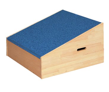 Hohe Quadrat-Podest-Rampe, Teppich