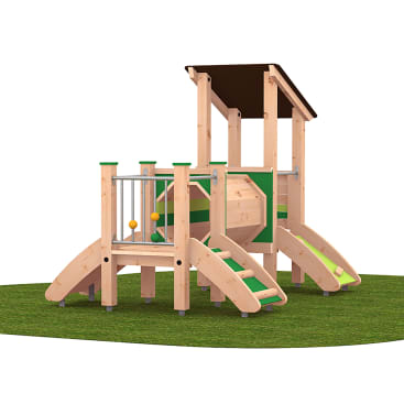 Ein Spielplatz aus Holz mit einem kleinen Dach, grünen Akzenten, zwei Rutschen, Stufen und Klettermöglichkeiten auf einem Stück Kunstrasen.