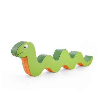 Ein grünes, gewelltes, schlangenförmiges Kinderspielgerät mit orangefarbener Unterseite und einem lächelnden Gesicht vor einem schlichten weißen Hintergrund.