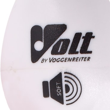 Nahaufnahme eines weißen Objekts mit dem Volt by Voggenreiter-Logo und einem SOFT-Lautsprechersymbol mit Schallwellen darunter.