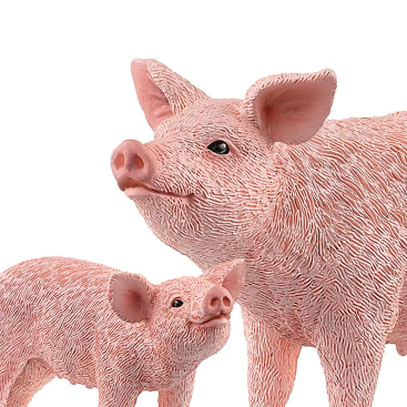 Zwei realistische, strukturierte Figuren von rosa Schweinen stehen dicht nebeneinander. Das größere Schwein ist auf der rechten Seite, mit leicht erhobenem Kopf, während das kleinere Schwein auf der linken Seite steht und nach oben schaut. Beide haben detaillierte Ohren, Schnauzen und Augen.
