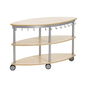 Ein dreistöckiger, ovaler Holzwagen mit Metallfüßen, Lenkrollen und mehreren Haken an der oberen Ablage.