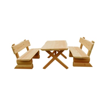 Esstischgarnitur aus Holz für den Außenbereich mit einem rechteckigen Tisch und zwei Bänken mit Rückenlehnen, alle aus hellem Holz, vor einem weißen Hintergrund.