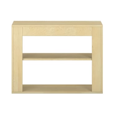 Ein rechteckiges Regal aus hellem Holz mit zwei offenen Regalen und einer flachen Platte, fotografiert vor einem schlichten weißen Hintergrund.