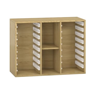 Ein Aufbewahrungsmöbel aus Holz mit zwei Säulen mit leeren Fächern auf jeder Seite zur Aufnahme von Tabletts und drei offenen Regalen in der Mitte. Das Element ist in heller Eiche lackiert.