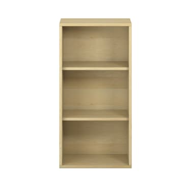 Ein Bücherregal aus hellem Holz mit drei Fächern, von vorne gesehen, vor einem schlichten weißen Hintergrund. Das Bücherregal ist leer.