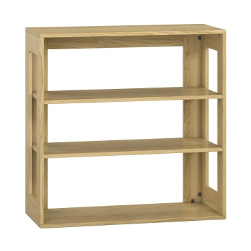 Ein Bücherregal aus Holz mit drei Einlegeböden und offener Rückwand, mit einer hellen Holzoberfläche und einem einfachen rechteckigen Design. Die Seiten sind mit ausgeschnittenen rechteckigen Paneelen versehen, die zusätzlichen Halt bieten.