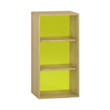 Ein Bücherregal aus Holz mit drei Fächern und einer leuchtend gelben Rückwand, fotografiert vor einem schlichten weißen Hintergrund.